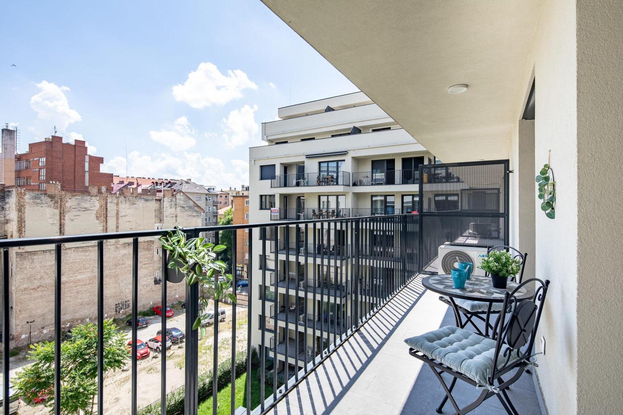 Апартаменты - Balcony - Brand New - Sunny *