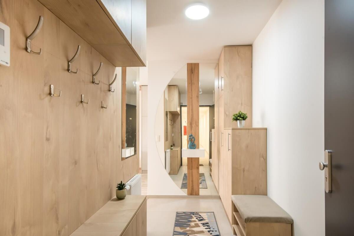 - Balcony - Brand New - Sunny Апартаменты