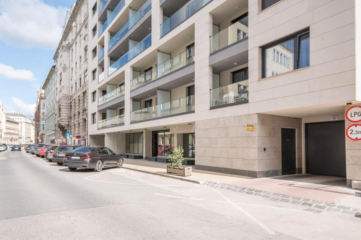 - Balcony - Brand New - Sunny Апартаменты *