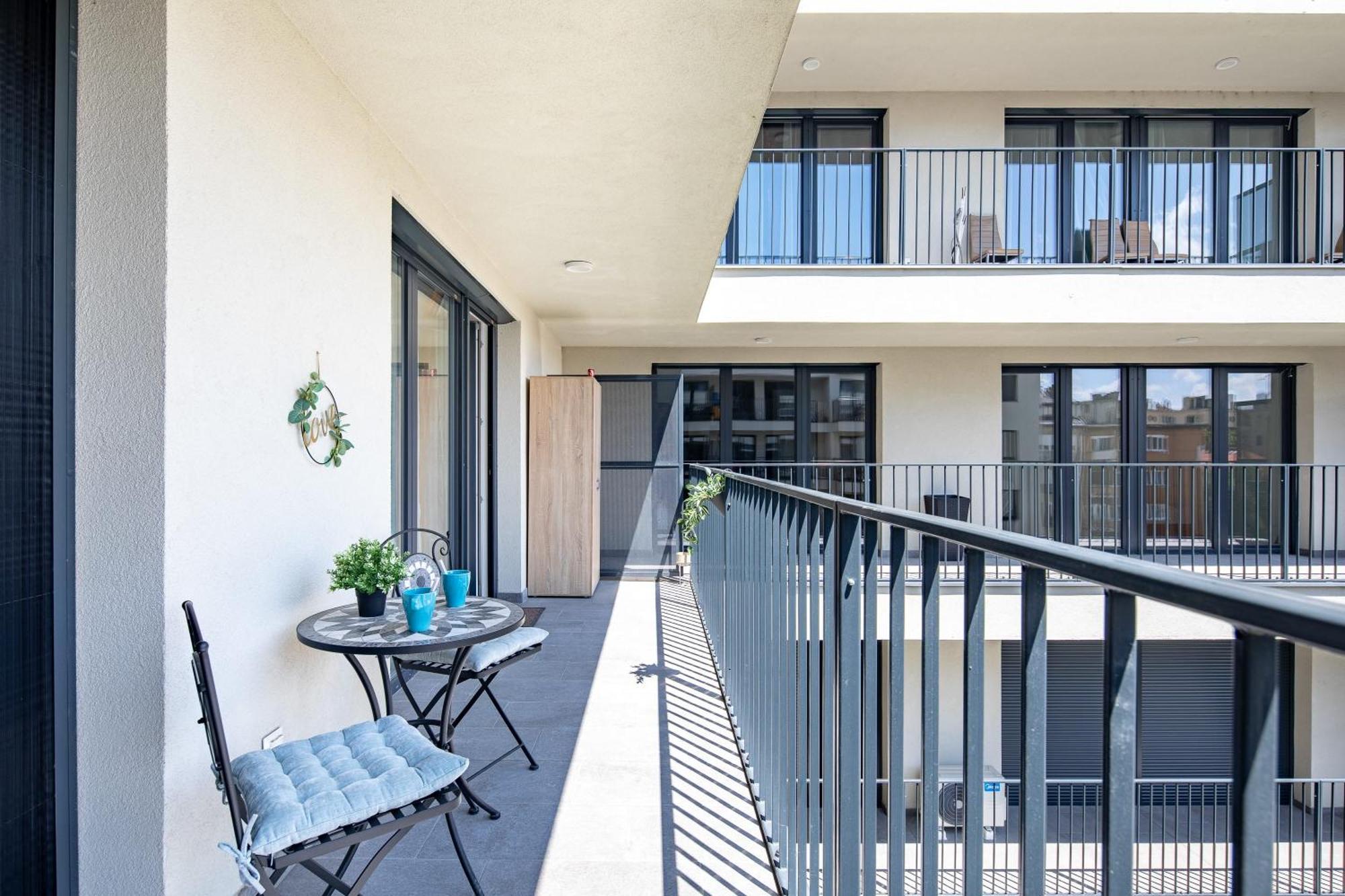 - Balcony - Brand New - Sunny Апартаменты *
